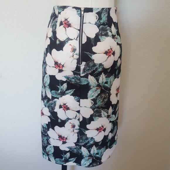 Jealous Tomatoe | Floral Skirt | Medium - Picture 3 of 6